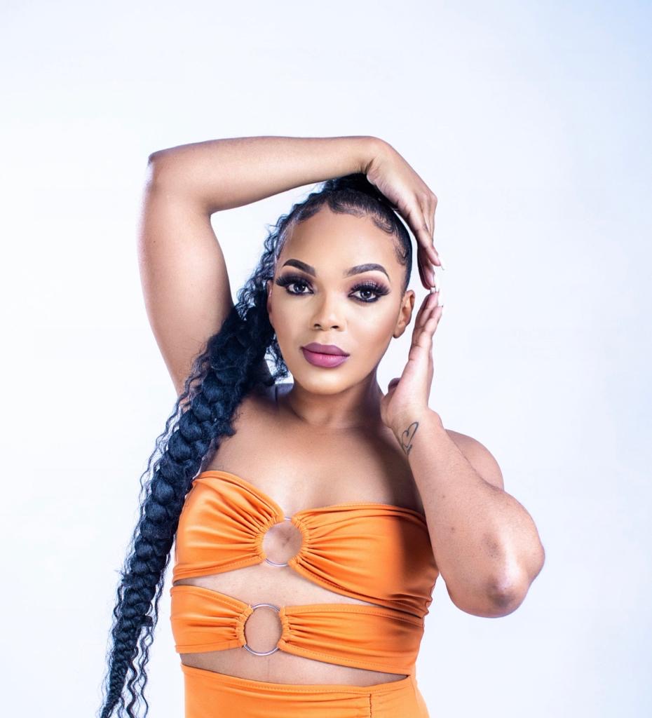 DJ Xoli connecting with audience